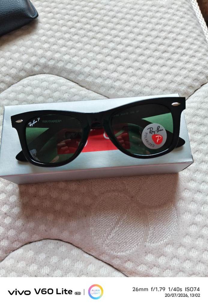 New Ray-Ban Wayfarer Polarized Sunglasses - Black