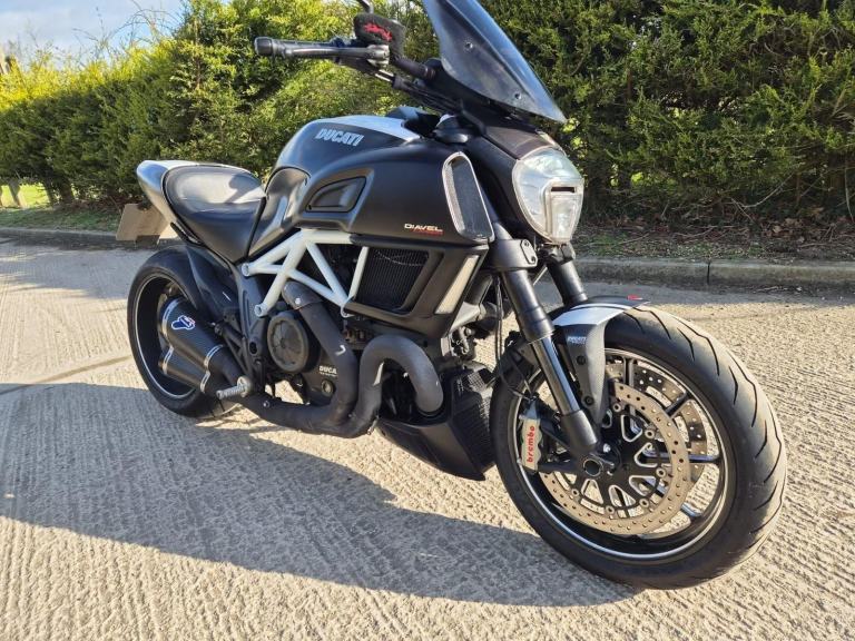 2014 DUCATI DIAVEL CARBON 1198 - PERFORMANCE NAKED CRUISER MUSCLE 1200 HPI CLEA
