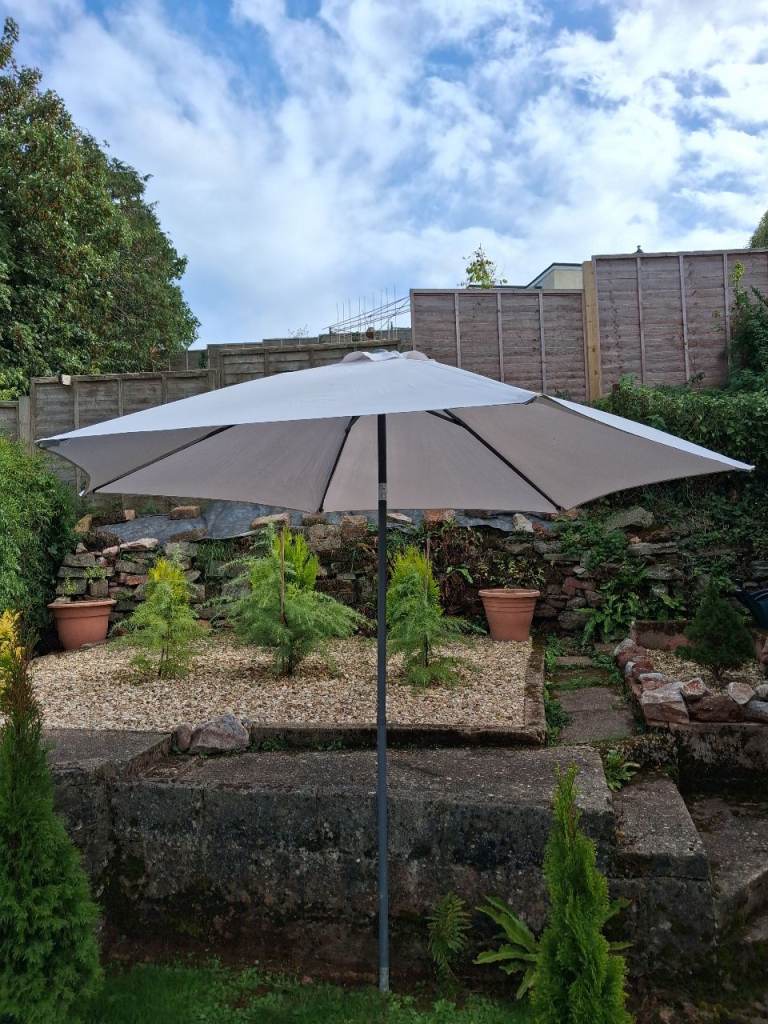 Garden Patio Umbrella / Parasol – Grey, Good Condition