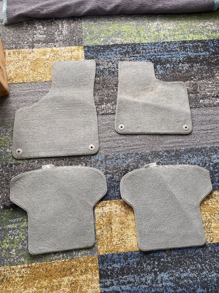 Set of 4 Grey Car Mats – Good Condition