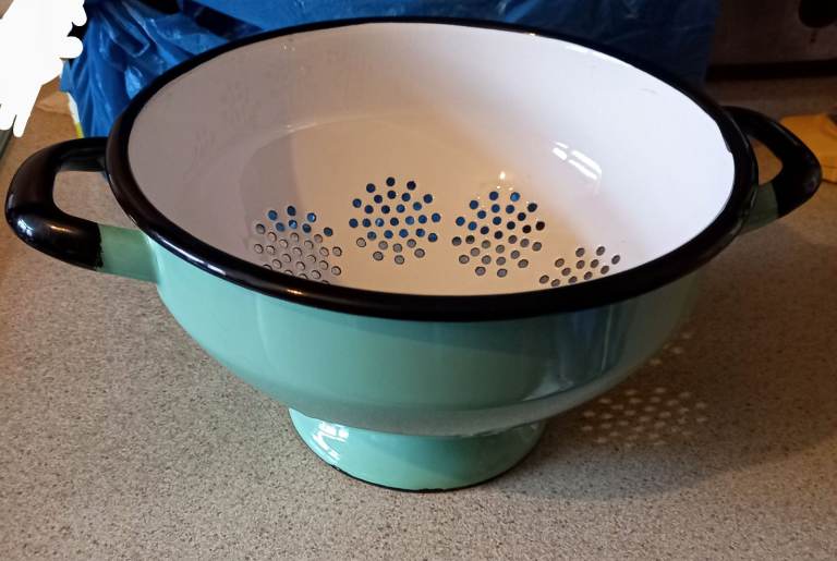 1 X Metal Food Collander