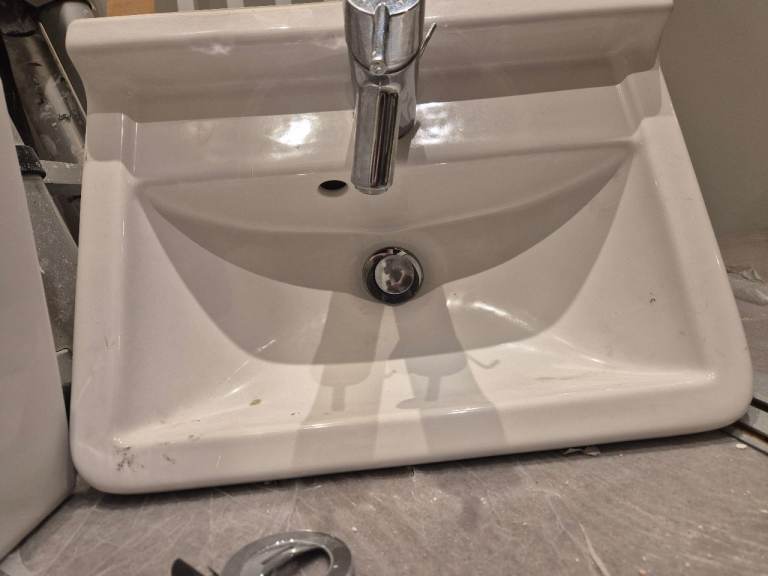 2 x duravit sinks