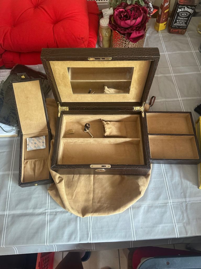 Hard to find Bobbi brown make up/ jewellery box