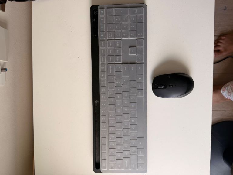 Wireless Keyboard and Mouse Combo with Silicone Cover