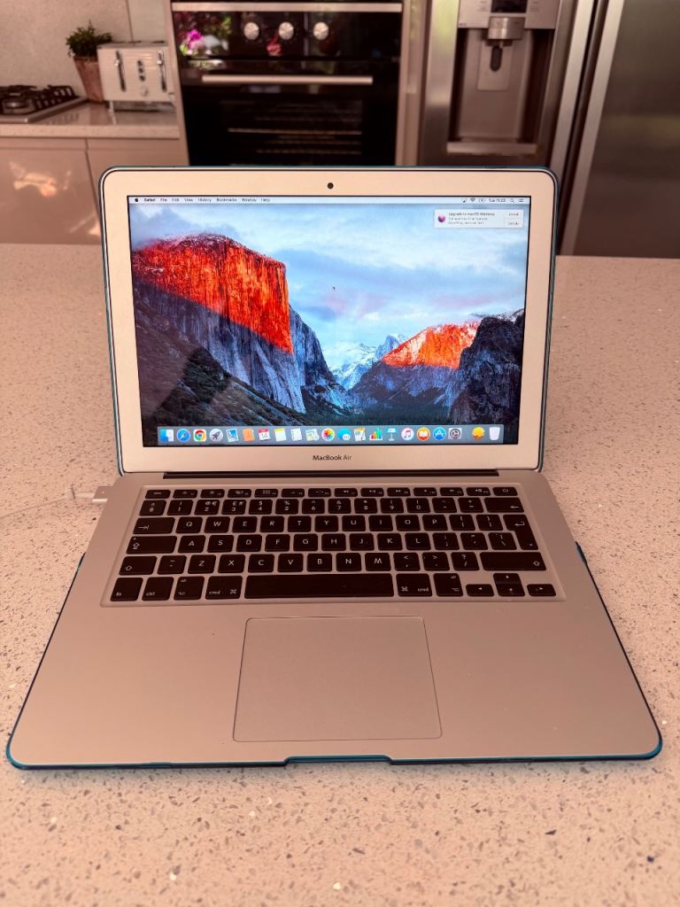 Apple MacBook Air M1 2020 256GB SSD – Silver, £350.00 for Sale