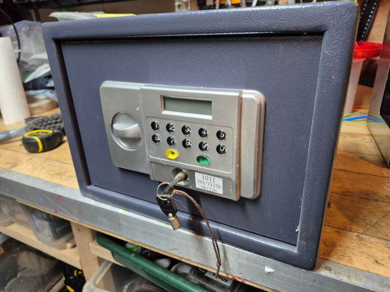 Electronic Safe Box with Keypad and master keys