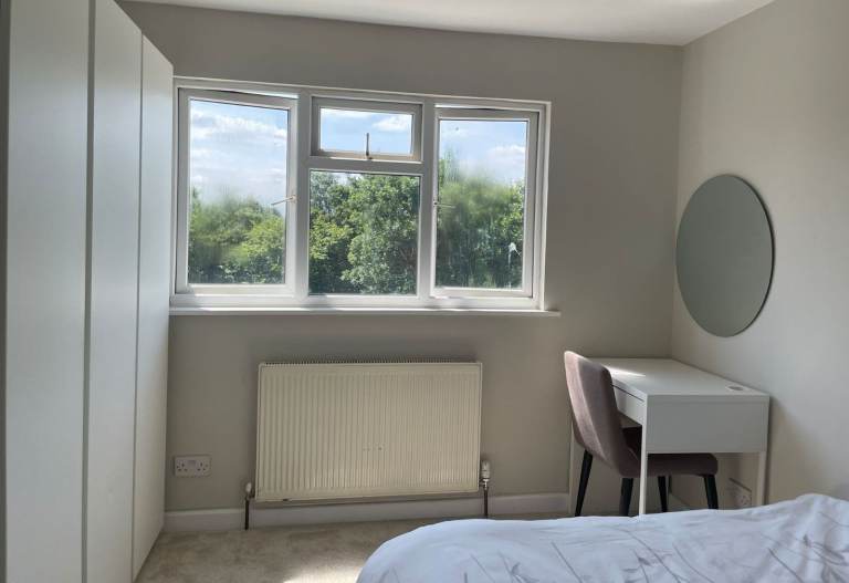 Spacious Loft Rooms to Rent – Leather Close, Mitcham CR4, suitable for single female professionals.