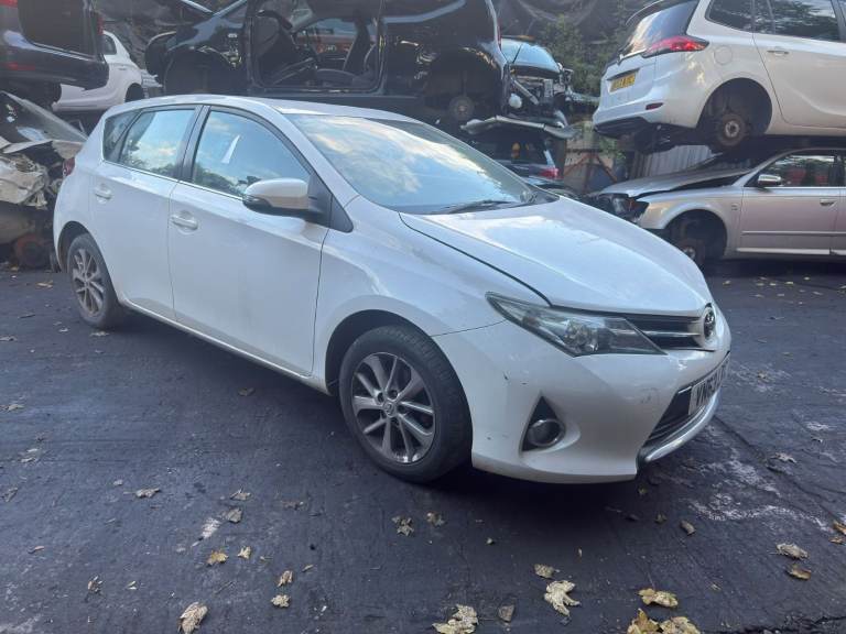 TOYOTA AURIS MK2 2012 WHITE 1.6 PETROL 1ZR-FAE 5DR BREAKING 1X WHEEL NUT