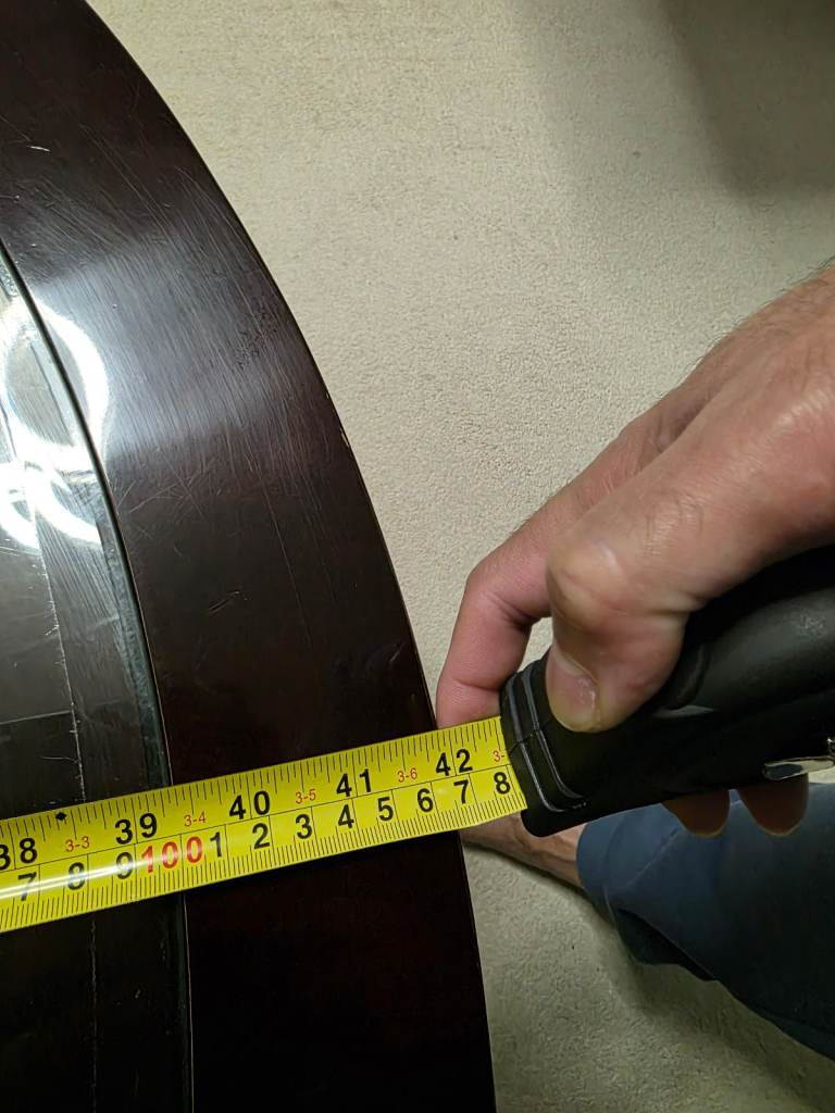 Round mahogany coffee table 