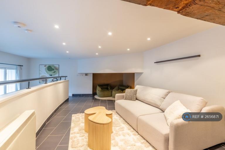 1 bedroom flat in Watergate Buildings, Newcastle Upon Tyne, NE1 (1 bed) (#2656871)