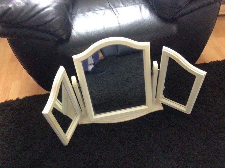 Dressing table mirror £10 
