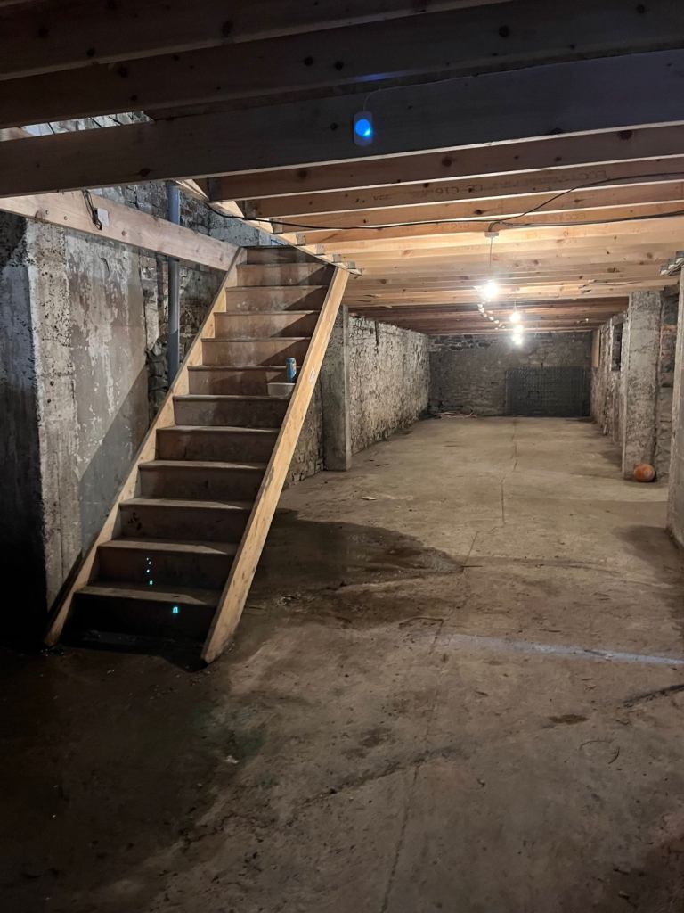 Large Garage / Storage Unit To Rent