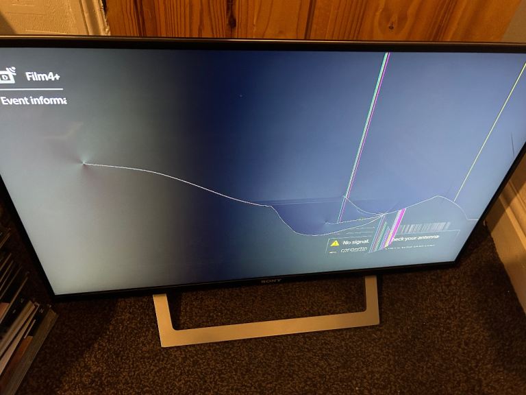 Sony Bravia  32 inch Full HD Super slim LED smart tv - faulty - damaged screen