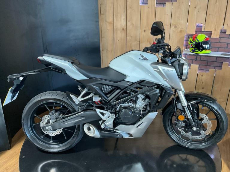 Honda CB125R 2020 with just 8900 Miles! FREE UK DELIVERY! Great looking Bike!