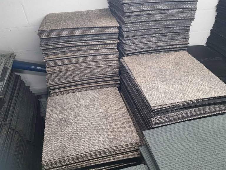 Bulk quantity Used carpet tiles 