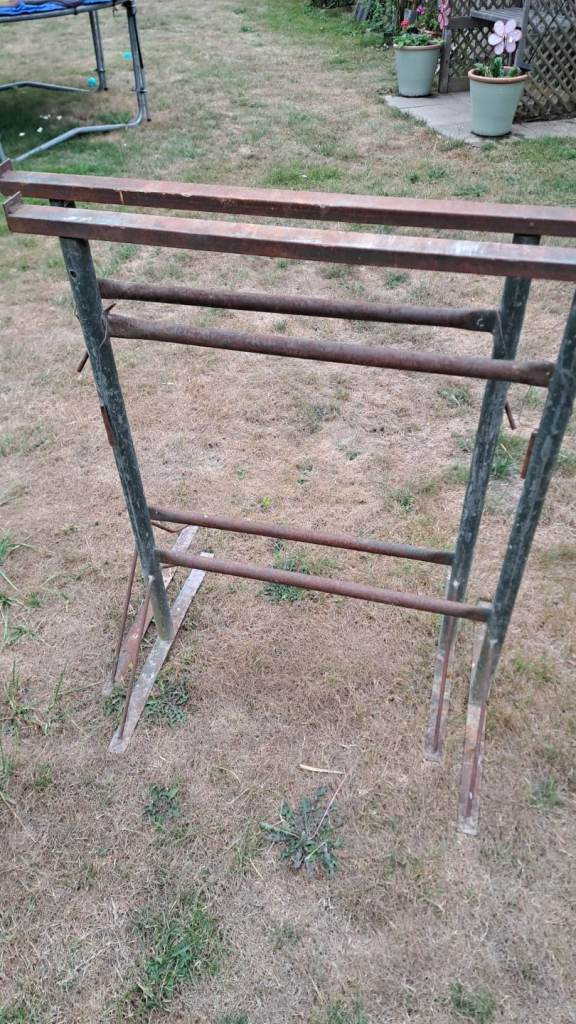 Metal tressels