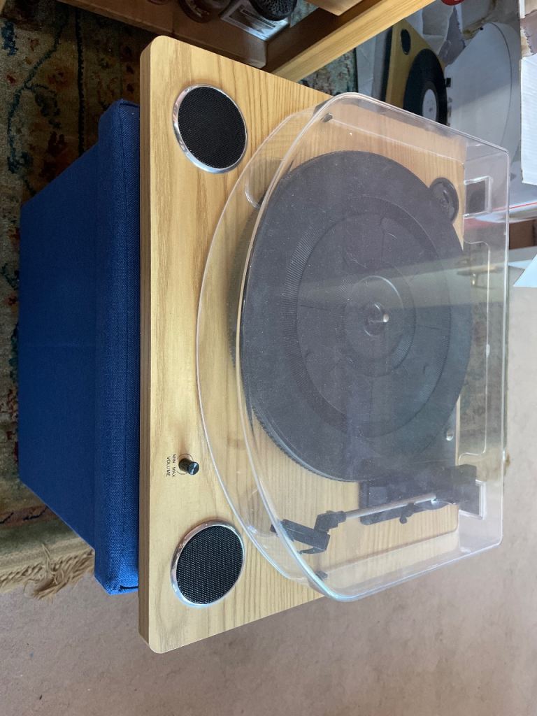 Record Player (Built in Speakers/MP3 converter)