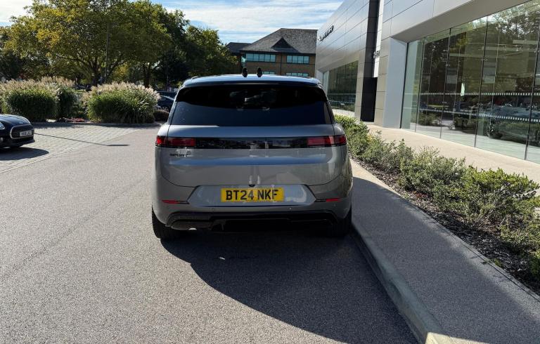 2024 Land Rover Range Rover Sport 3.0 D300 MHEV Dynamic SE SUV 5dr Diesel Auto 4WD Euro 6 (s/s) (...