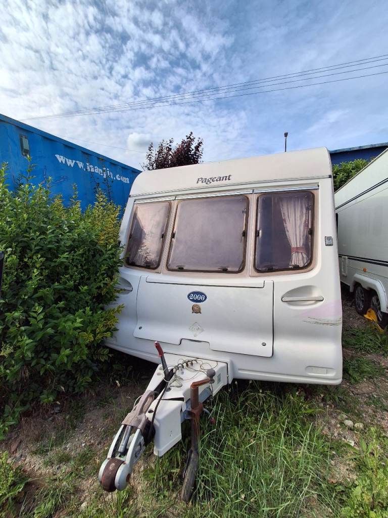 Bailey Pageant Bordeax caravan 2001 with fixed bed