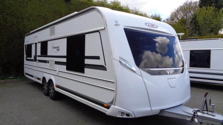 LMC 655 VIP Exquisit 4 BERTH,FIXED BED CARAVAN IN GOOD CLEAN CONDITION 2020