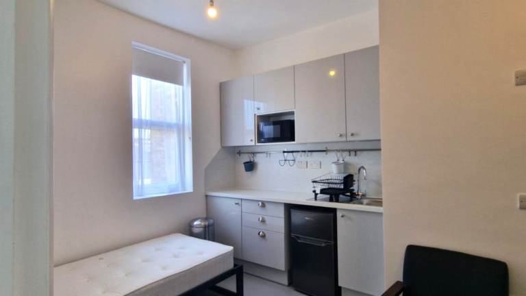 Newly Renovated First Floor Rear Studio Flat to Rent, Chatsworth Road, Hackney E5
