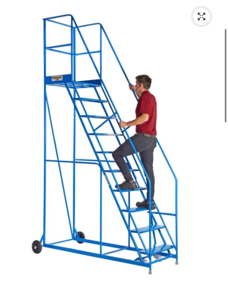 Industrial mobile safety steps