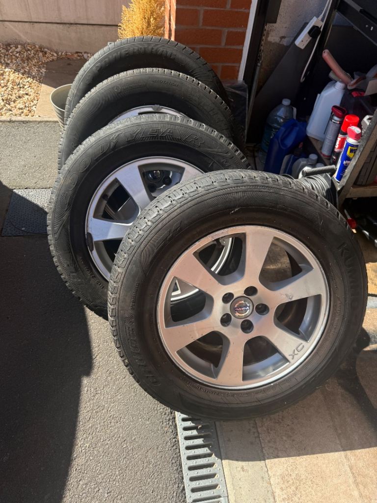 Volvo XX60/XC90 alloy wheels and tyres 17”