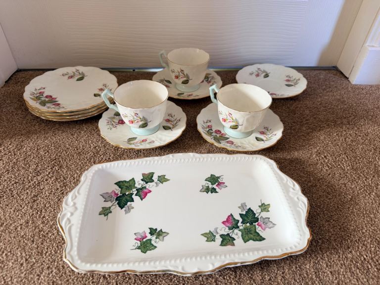 Aynsley 'Pembroke' Bone China Tea Set & Tray – Good Condition