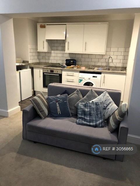 1 bedroom flat in Granada Road, Southsea, PO4 (1 bed) (#3056865)