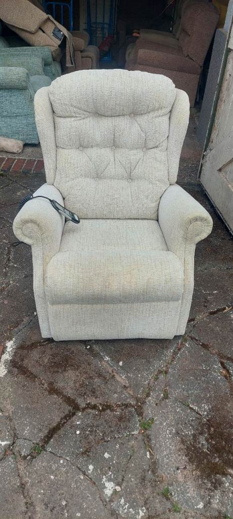 Electric riser recliner mobility chair Celebrity 