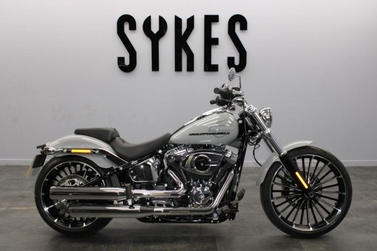 2025 Harley-Davidson FXBR Softail Breakout 117 on Billiard Grey