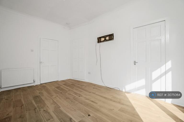 3 bedroom flat in Burnfoot Drive, Glasgow, G52 (3 bed) (#3075064)