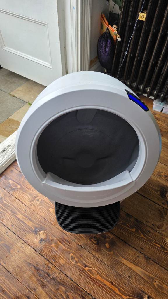 Litter Robot 4 in very good condition as only used for 6 months