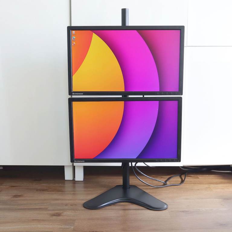 Dual Monitor setup 22 inch Lenovo Full HD IPS