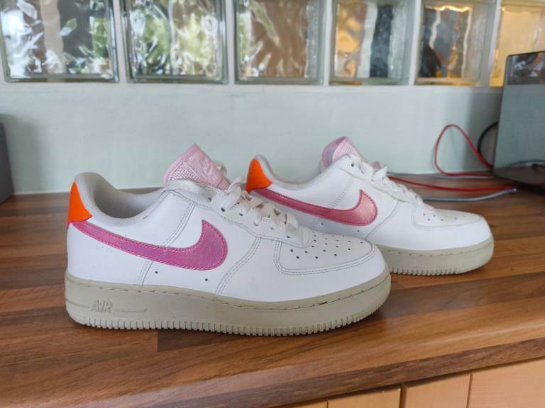 Ladies Nike Air size 6 