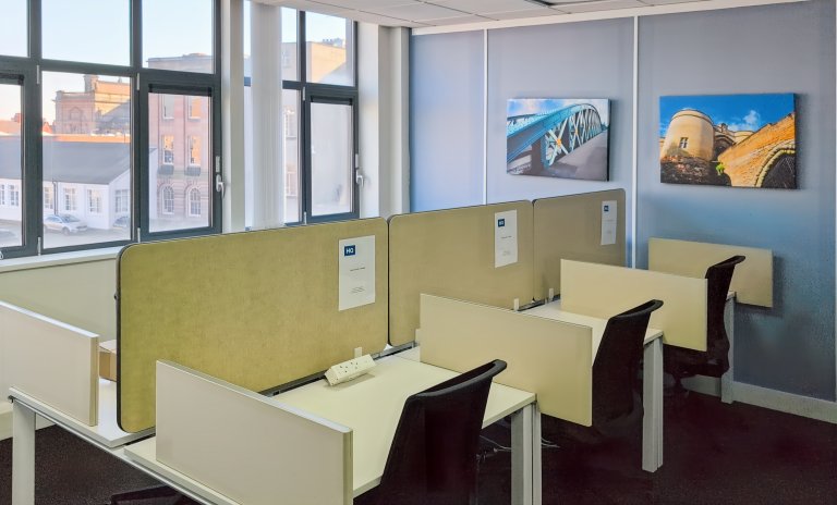 Birkenhead - CH411AL \ Desk Space Available in a Coworking Environment