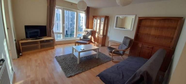 Double bedroom in Abbeyhill shared with male student