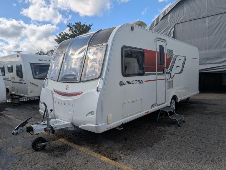 Bailey Unicorn Vigo 2015 4 Berth Fixed Island Bed Caravan