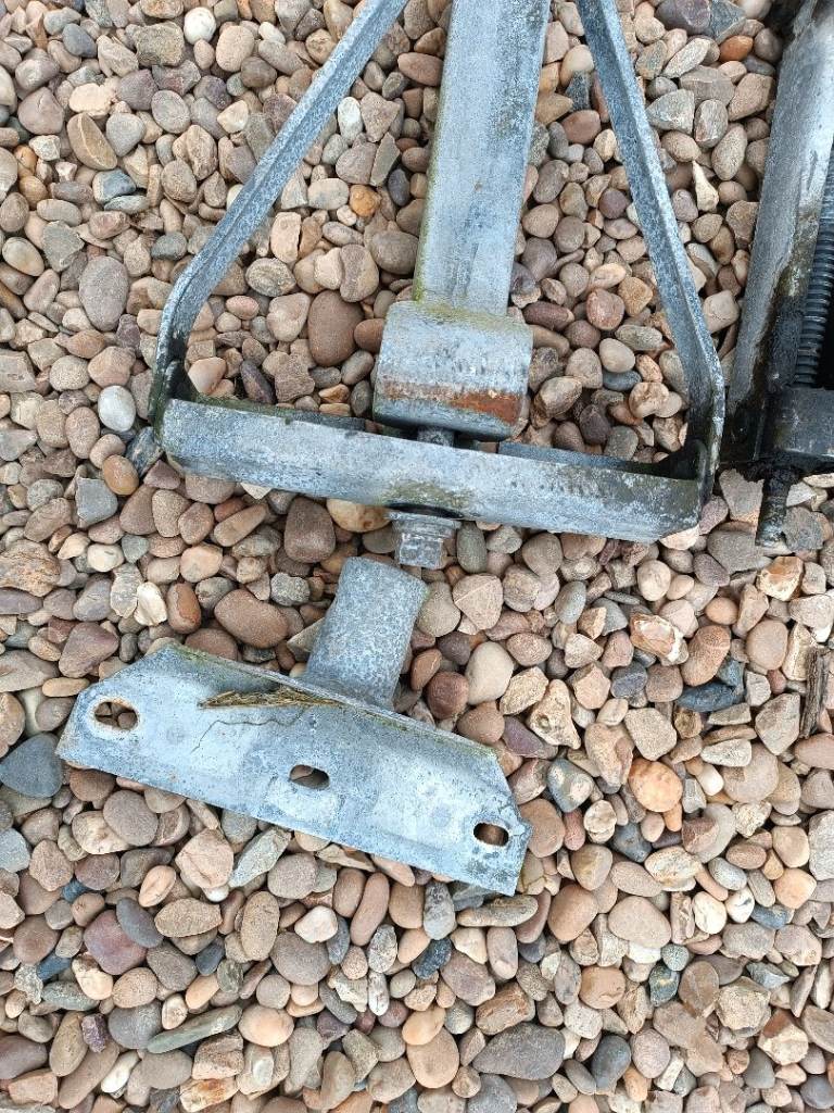 Caravan / trailer corner steadies