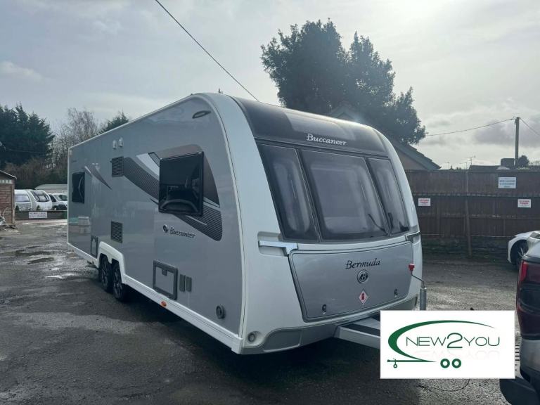 2021 Buccaneer Bermuda 4 Berth SELF LEVELLING Twin Axle Caravan - STOCK H025