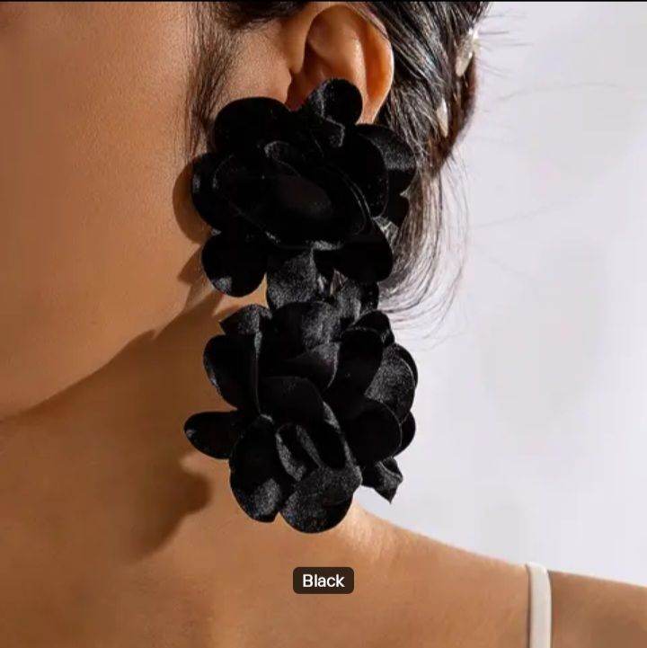 Stunning Black Floral Drop Earrings – New