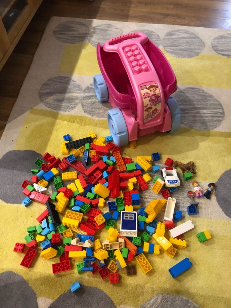 Megabloks fill and dump wagon kart with duplo sized blocks