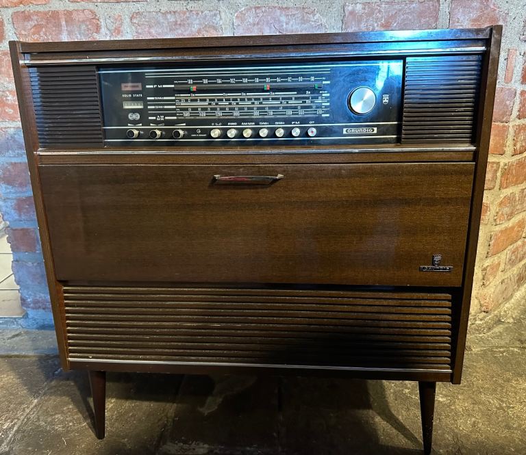 Grundig Stereo Console Locarno 3 WE/FM – 1960s Radiogram – Working Radio & Record Player