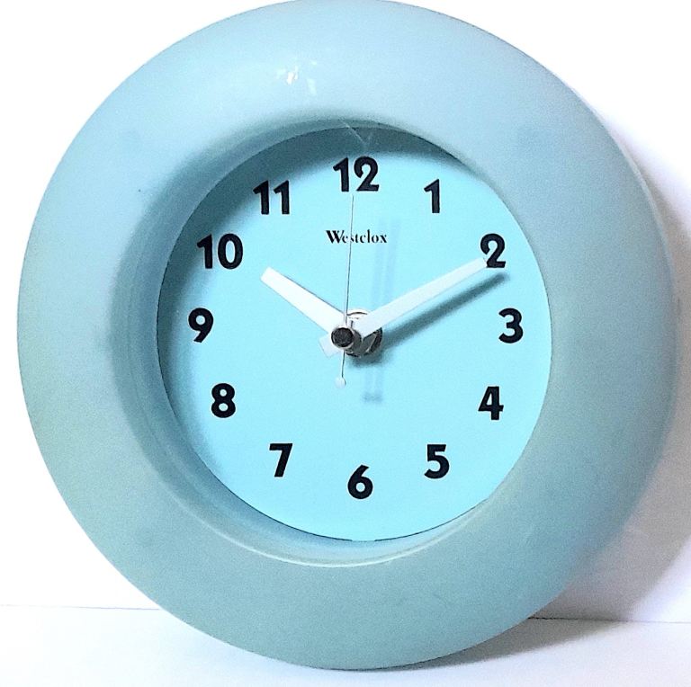 WESTCLOX QUARTZ WALL CLOCK - BLUE COLOURS - 19 cm diameter GOOD
