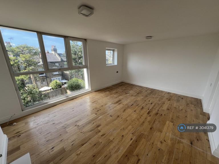 Studio flat in Ainsworth House, London, W10 (#3041379)