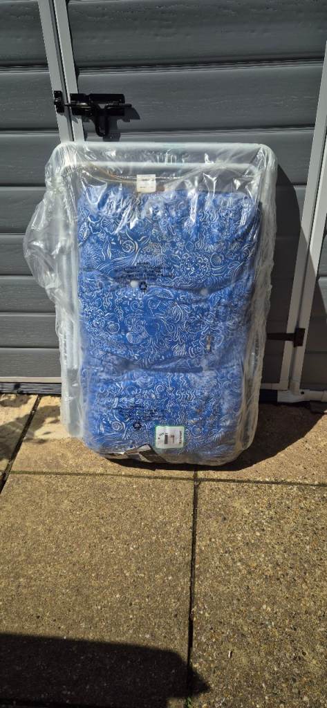 Sun lounger in blue 