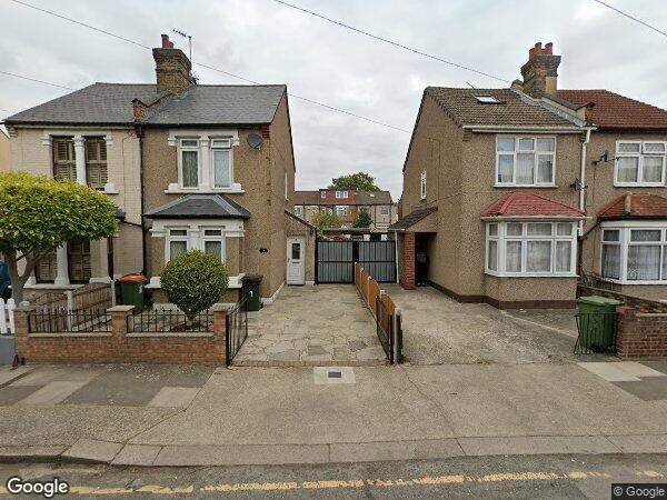 Spacious 4 bedroom house with off street parking