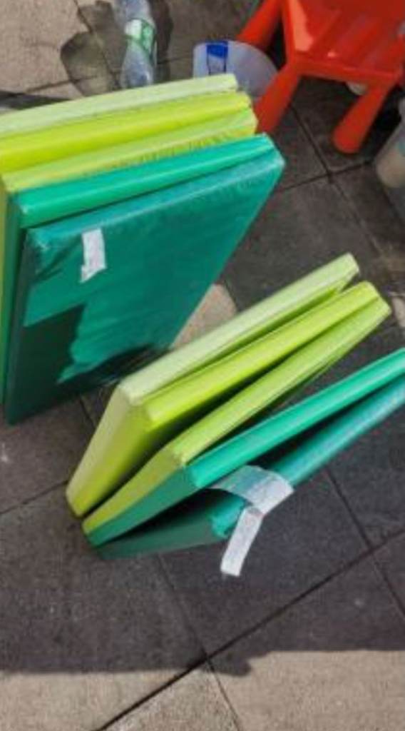* 2 × FOLDING GYM MATS IN VERY GOOD CONDITION - YOGA PILATES FITNESS GYM EQUIPMENT CAMPING LEISURE