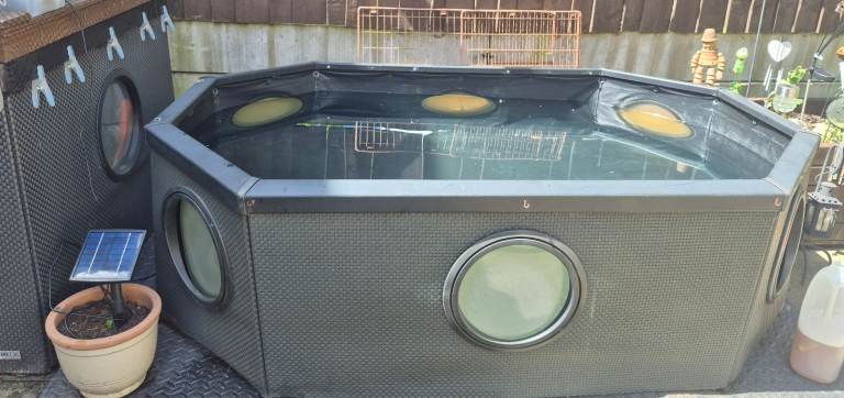 Blagdon Grand oval pond & pump system 
