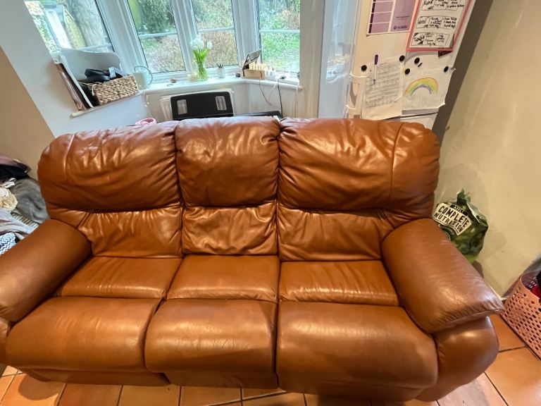 Reclining leather sofa (free delivery within Oxford)